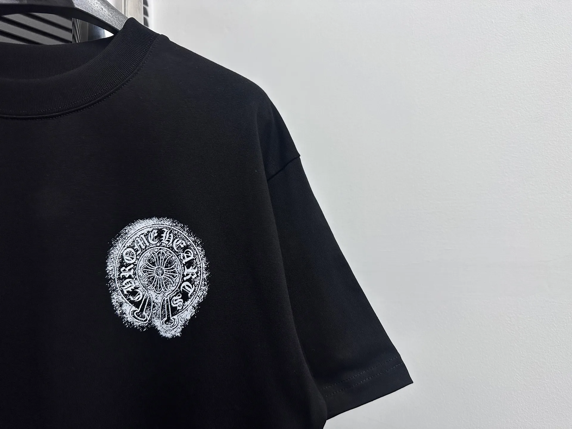 🅿️170 【ChromeHearts】Chrome Hearts 25ss printed round neck T-shirt Original fabric Official same style Short-sleeved T-shirt Customized 260g vat-dyed fabric Very comfortable to the touch Latest brick cabinet synchronization for spring and summer Fashionable and personalized Super versatile and good-looking Very suitable for both men and women A must-have style Tag Collar label Washed wheat Complete with three standards Color: Black White Size: XS-L